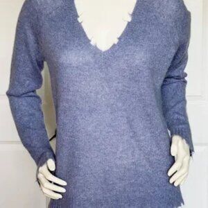 MINNIE ROSE HARBOUR BLUE 100% CASHMERE FRAYED V-NECK SWEATER SIZE: S